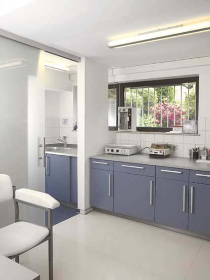 <br />
<b>Notice</b>:  Undefined variable: slide_alt in <b>/www/htdocs/w014d89b/praxis-neubaur-herfort.de/wp/wp-content/plugins/ultimate-responsive-image-slider/uris-layout.php</b> on line <b>254</b><br />
